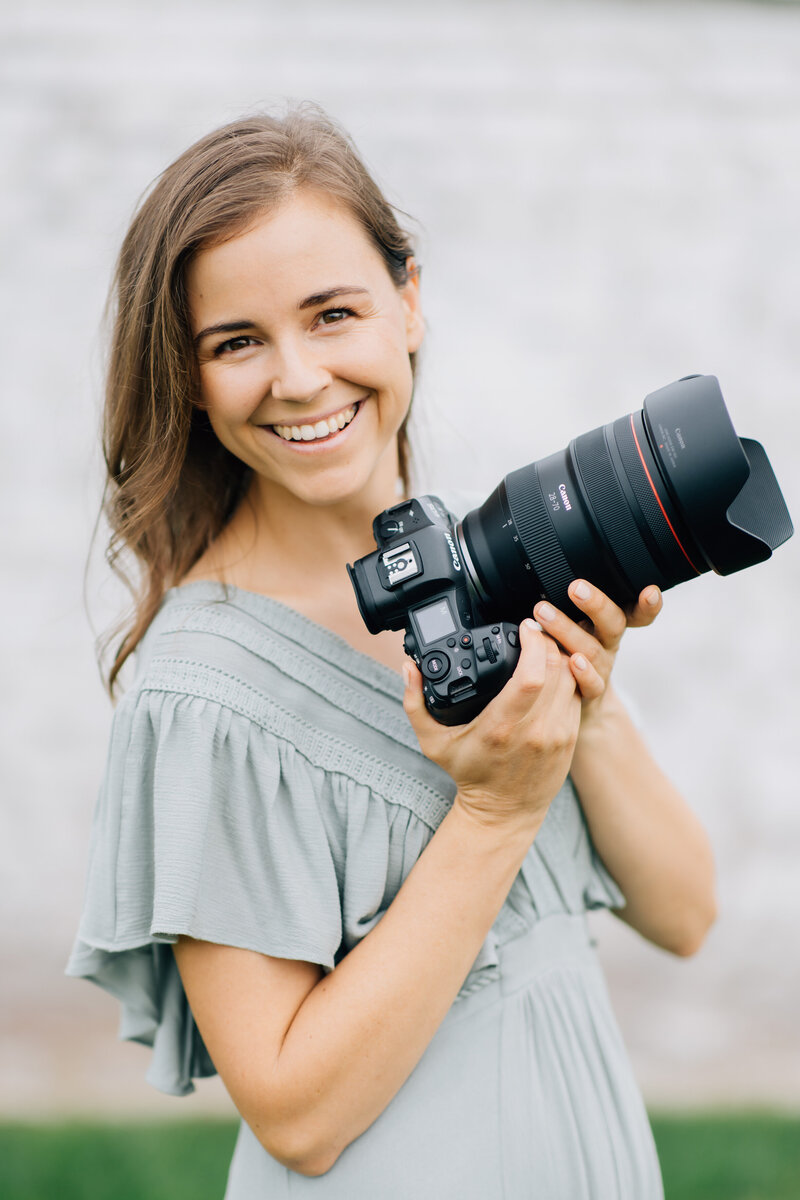 Kirsten Knecht photographing families in Franklin, Spring Hill, Columbia, Fairview and Dickson TN