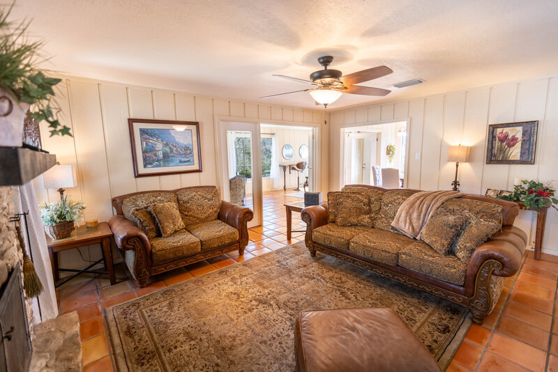 Livingroom in hotel cottage suites in wimberley texas