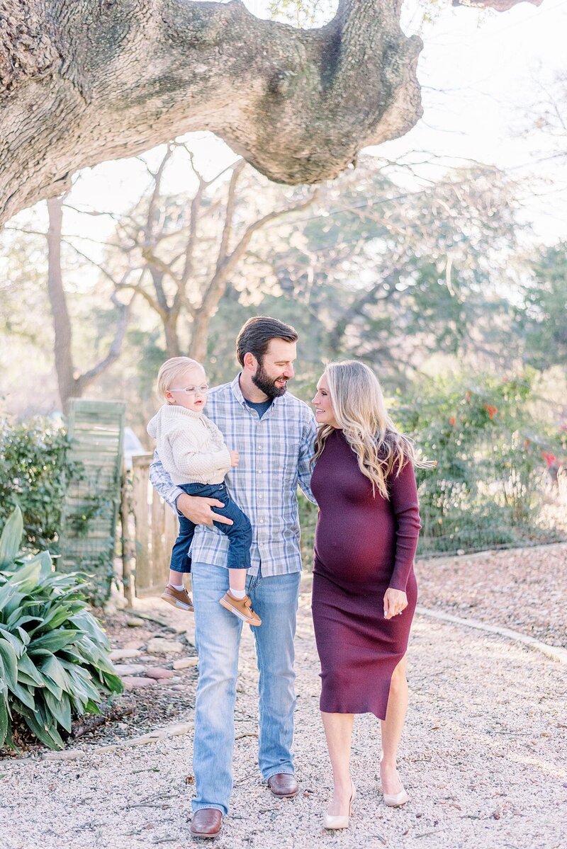 new-braunfels-texas-maternity-session-at-gruene-estate_0006