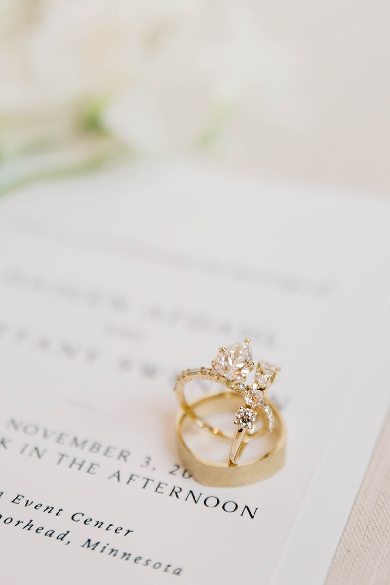 LivByGrace-Fargo-Wedding-Photographer-Brittany&Daigen-Highlights-128_websize