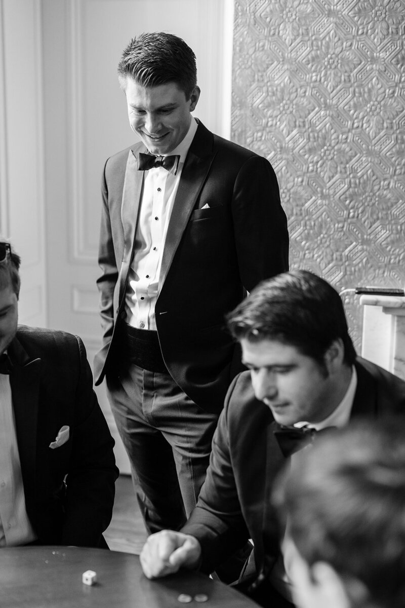 groom-groomsmen-prep-wadsworth-mansion