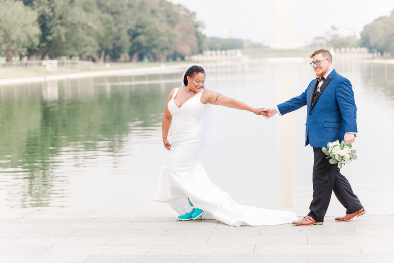 wedding couple photos at the Washington Monument