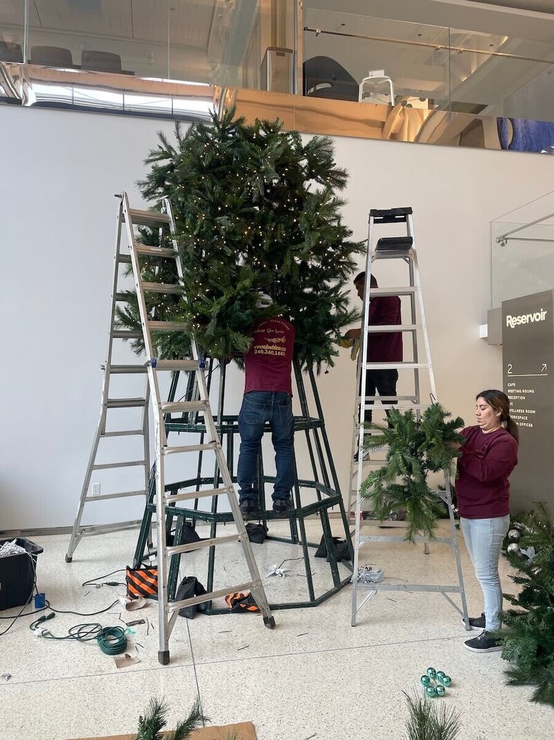 Commercial-Holiday-Decorations-3