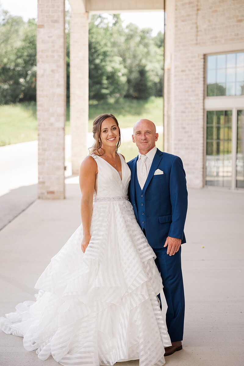 Wedding couple at Thornberry Creek At Oneida Green Bay 
