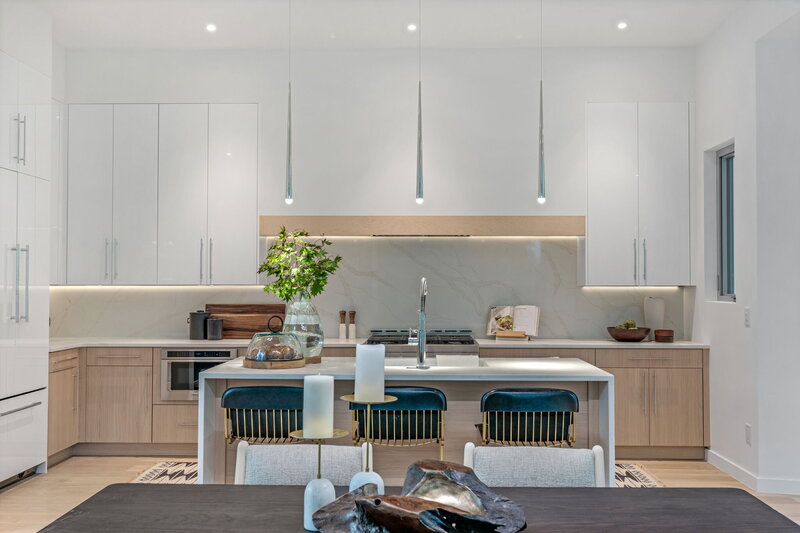 Luxury modern kitchen by Gracious Home Interiors
