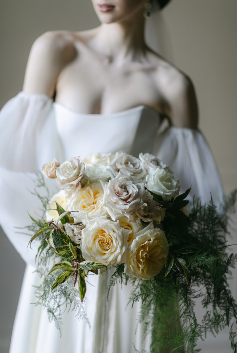 fall-wedding-flowers-white-green