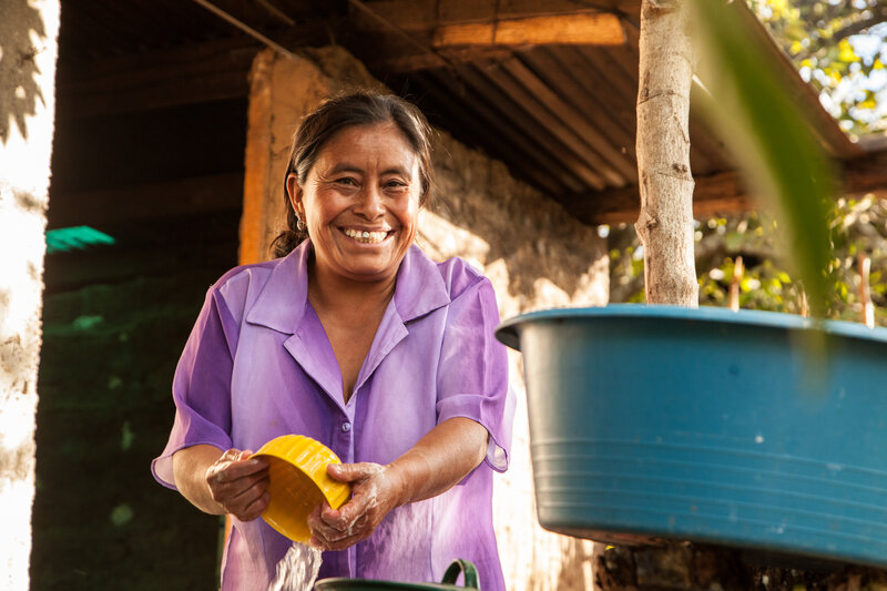 Quiché_One Drop Foundation_Lazos de Agua Program_WomanWashingDish