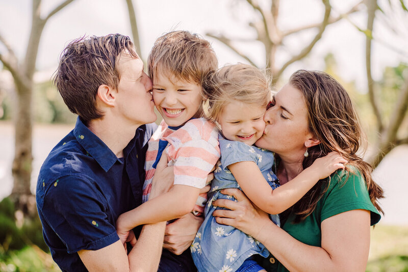 family kissing kids