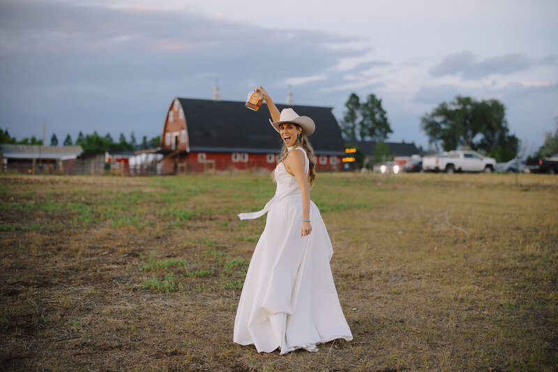 Estes Park Wedding Photographer Denver Wedding Venue Planner Della Terra Mountain Top Fall Colorful Wedding Liz Osban Photography Black Canyon Inn Wyoming Wedding Photographer Elopement Engagement 27