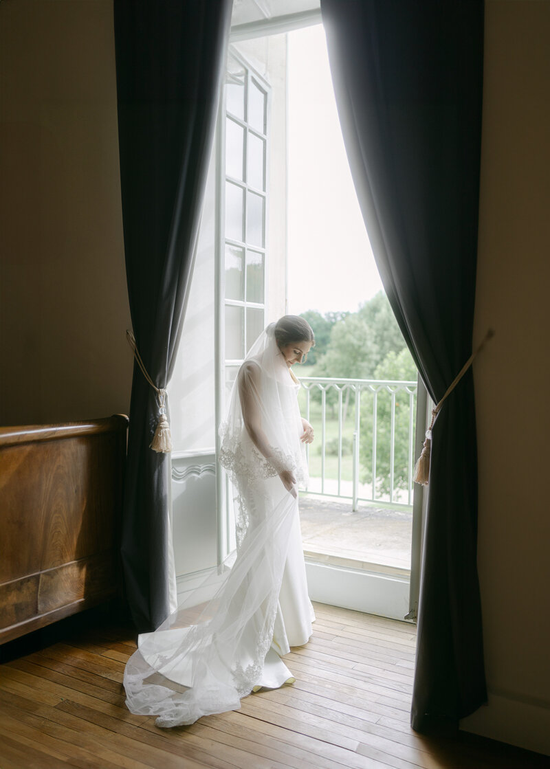 FrenchWeddingPhotographer_PiaBacino_AbbayedeReignyWedding6