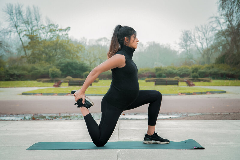 Quad stretch for mobility during pregnancy