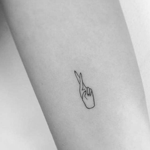 Tiny Tattoos Crossfingers