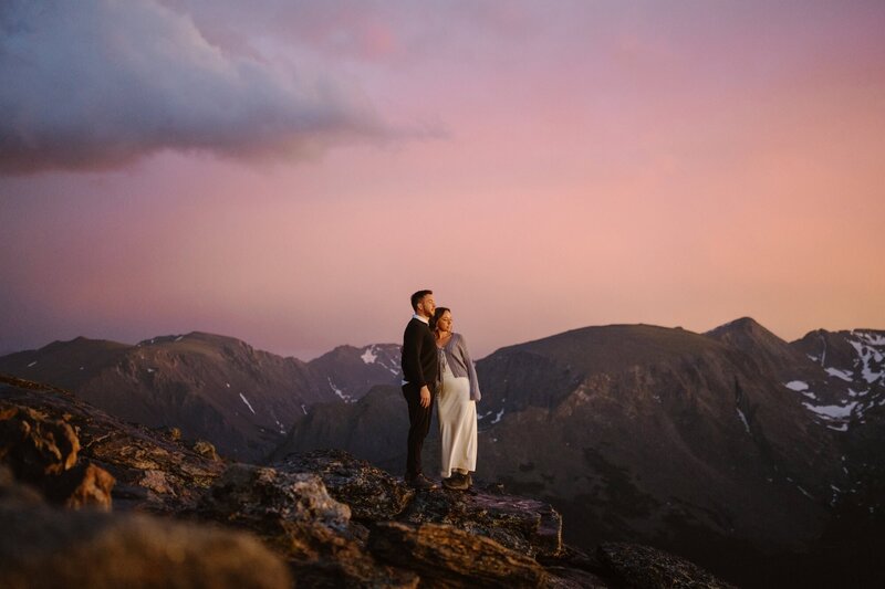 Engagement photos with a picnic
