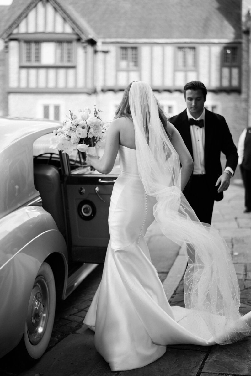 Professional Wedding Photographer Laguna Beach thumbnail