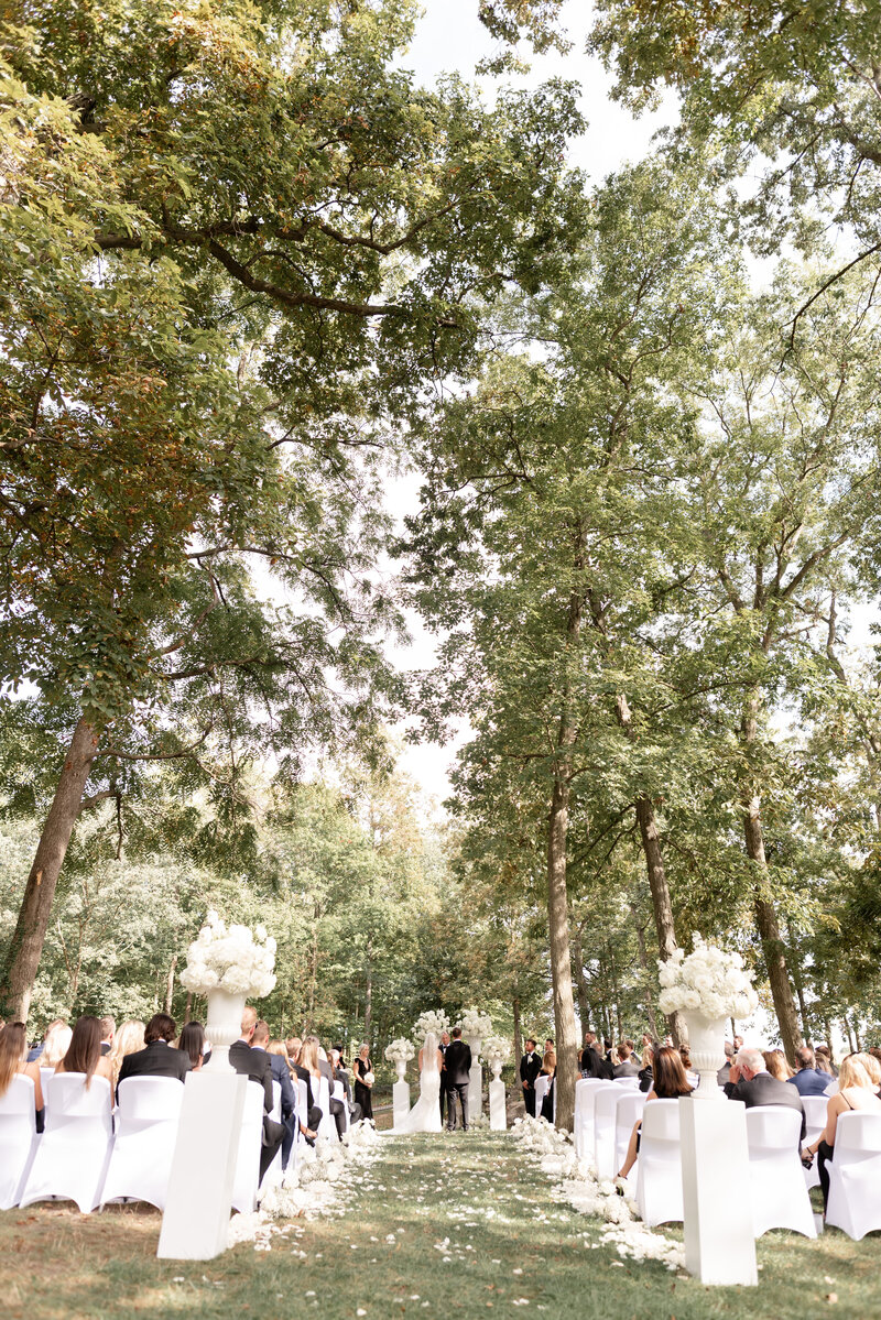 Indiana_Michigan_Wedding Planner_Lizton_Lizton Lodge_Ceremony_Outdoor Wedding_Guests_Wedding Decor_Venue