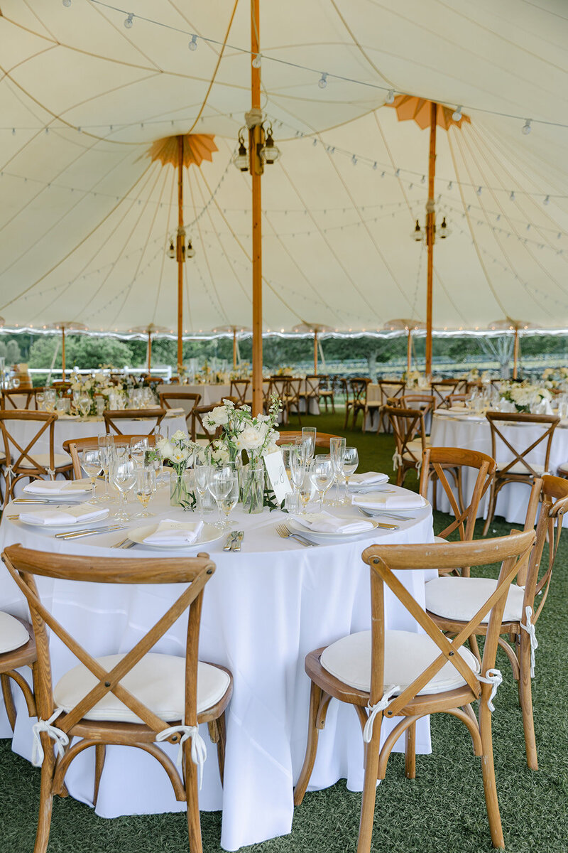 green-white-wedding-reception