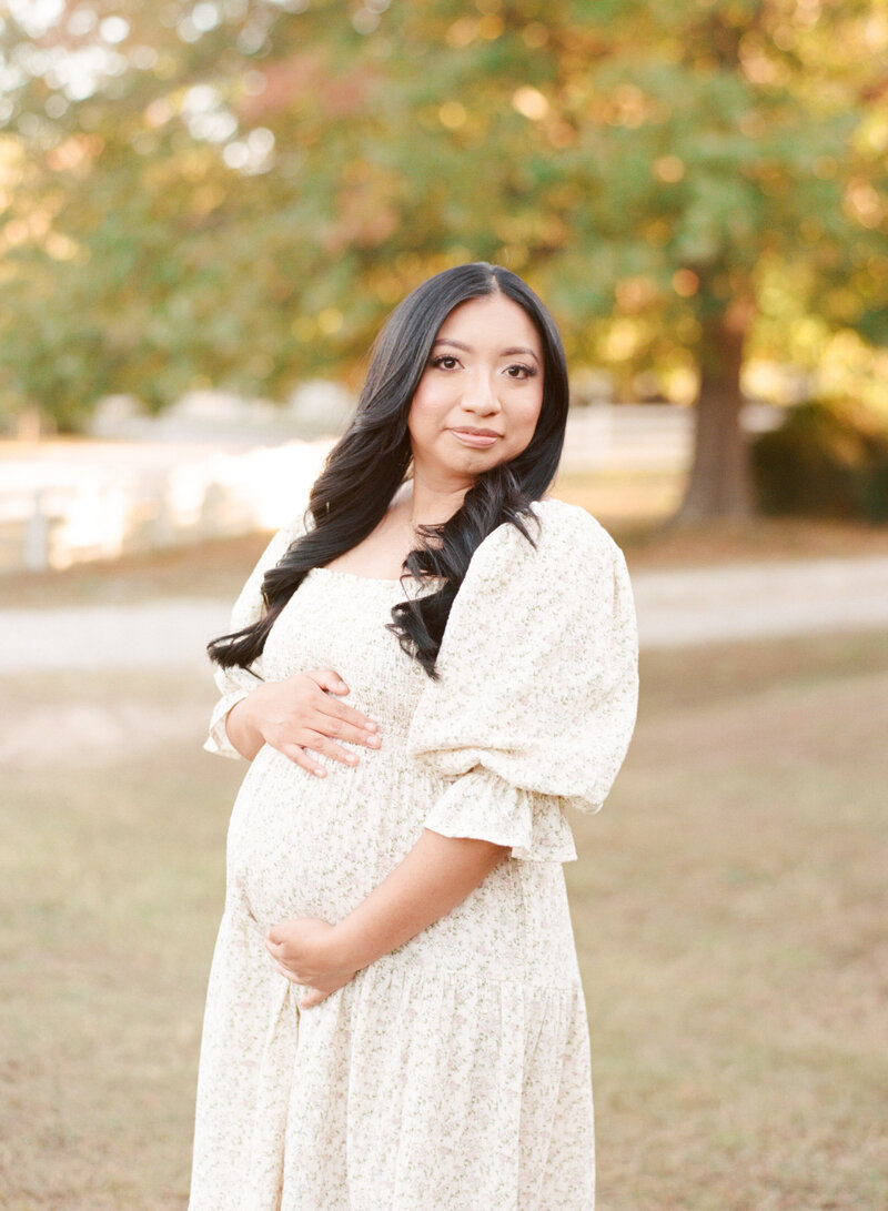 Maternity session at Historic Oak View Park. Image by Raleigh maternity photographer A.J. Dunlap Photography.