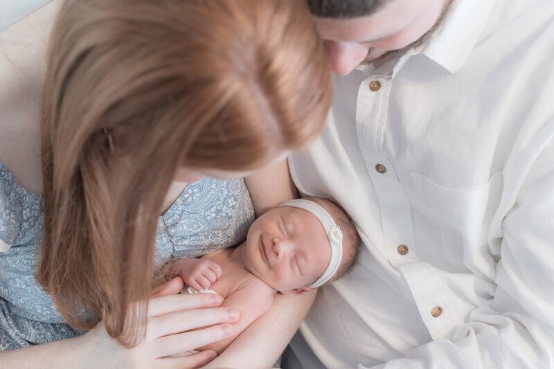 newborn photography savannah ga with family cuddling newborn