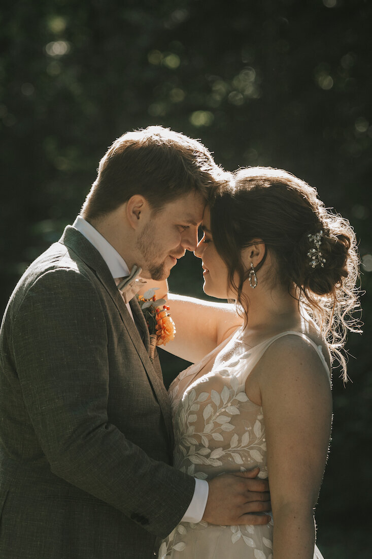 Trouw fotograaf nodig? Monique Brunt maakt fotografeert jullie bijzondere dag op een sfeervolle manier.