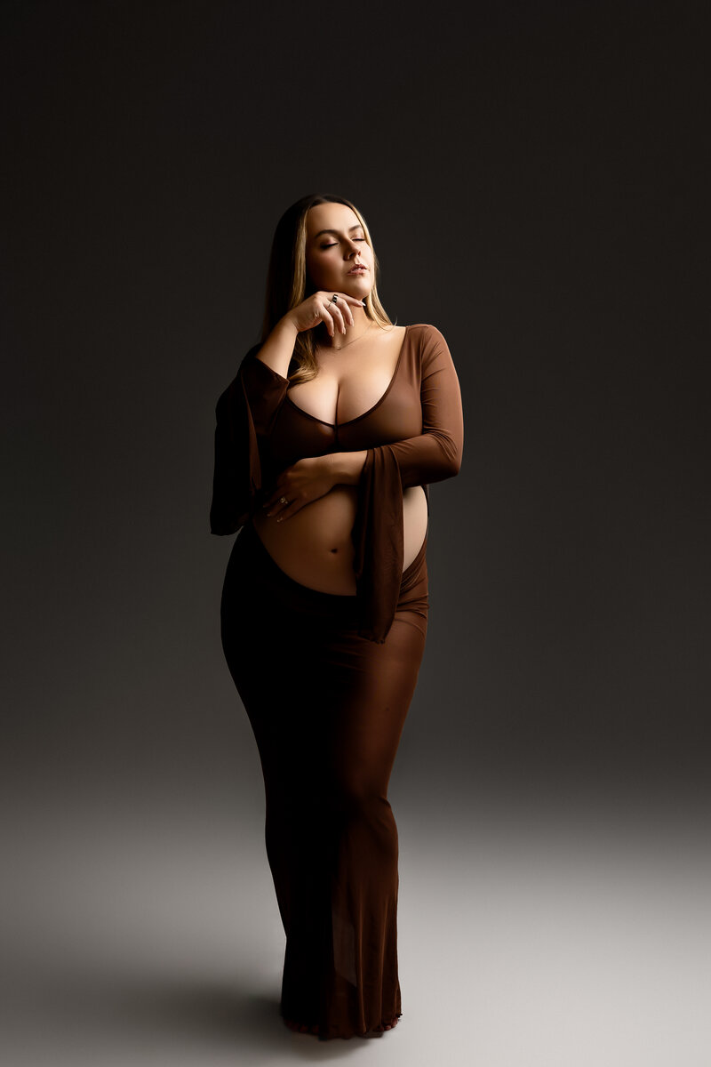 maternity photographer in sacramento, ca. editorial maternity. maternity session. portraits. in studio photography. motherhood. pregnancy journey