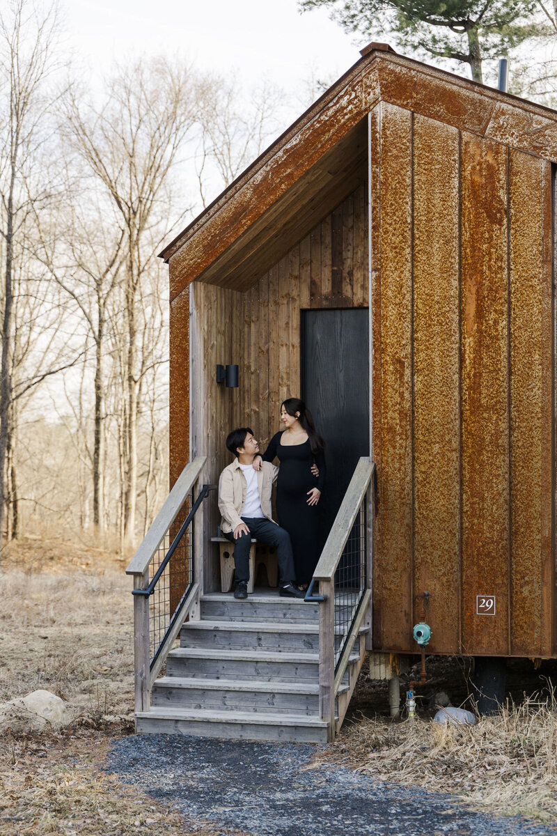 Hudson Valley maternity photographers capturing quiet moments and authentic anticipation