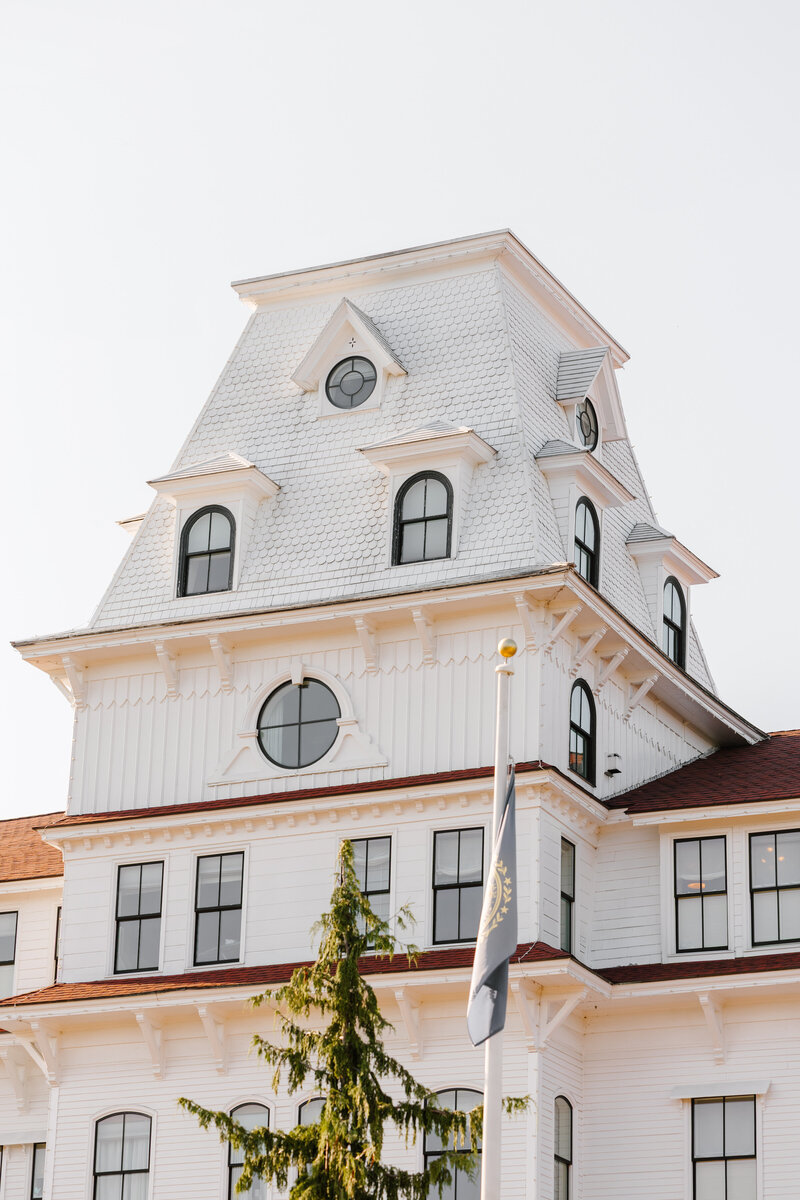 Photo of large mansion taken by Maine wedding photographer
