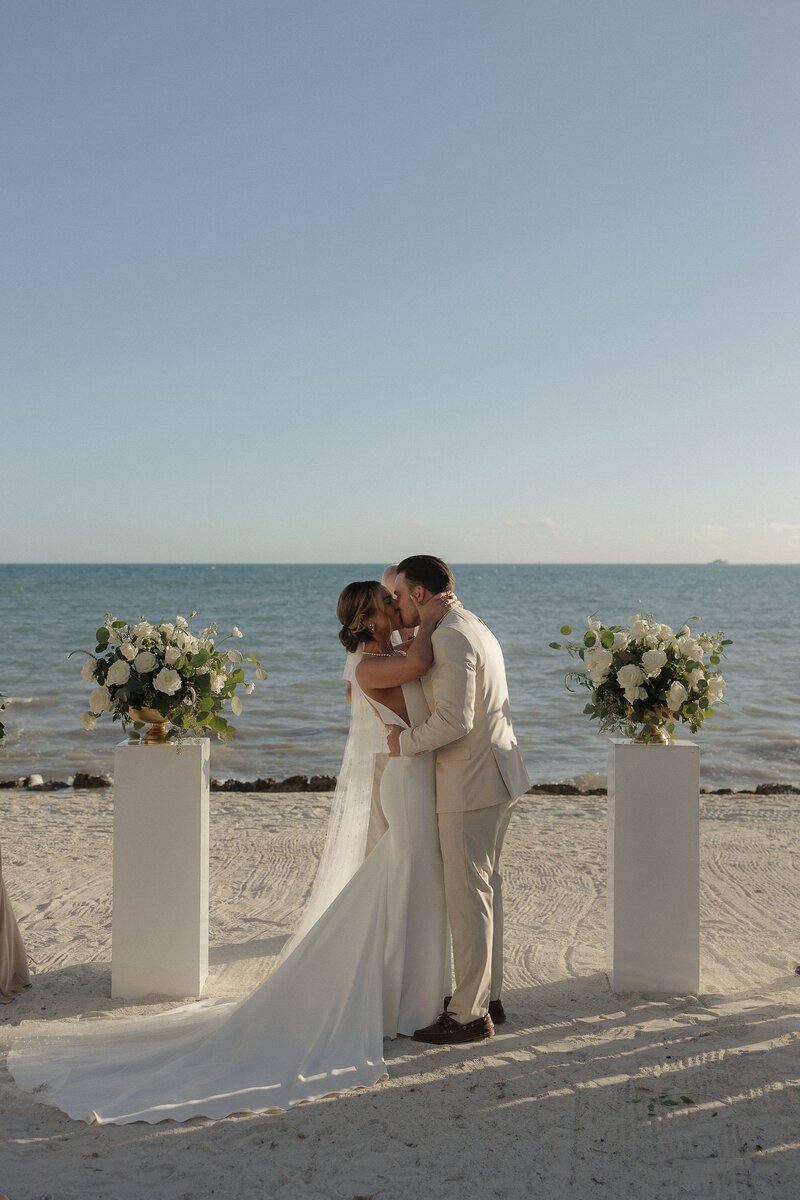 10+CASA+MARINA+RESORT+-+FLORIDA+KEYS+WEDDING+-+LUXURY+WEDDINGS+-+JUST+ENGAGED+-+JUST+MARRIED+-+WEDDING+DECOR+-+ISLAMORADA+WEDDING+PLANNER+-+KEY+WEST+WEDDING+PLANNER+-+WEDDING+INSPIRATION (1)