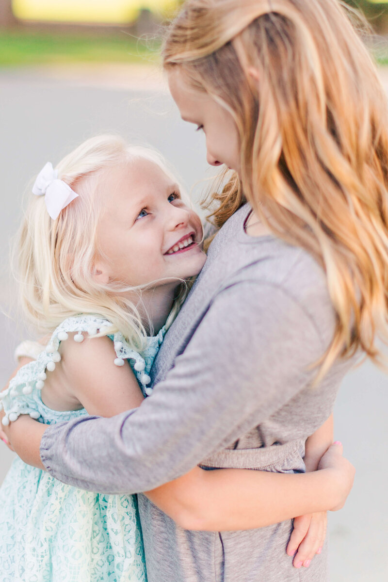 Sisters hugging on Family session