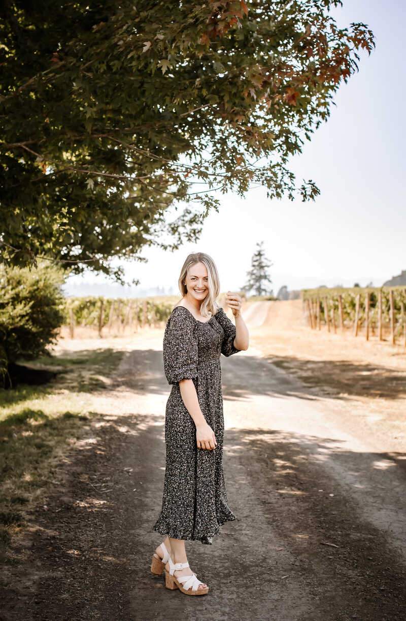 Lulus dress, photographer in vineyard