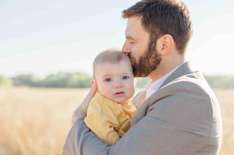 Dad kissing baby during photos in Loudoun County, VA