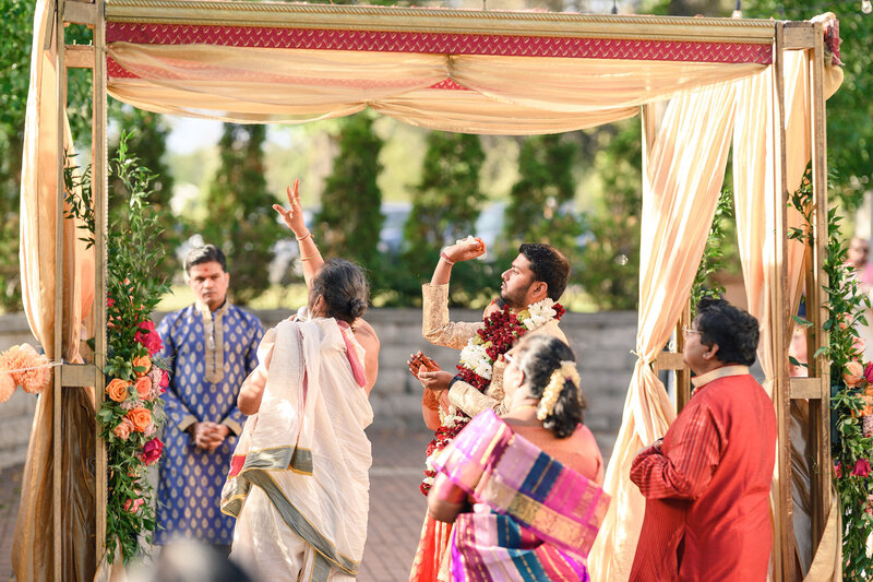 milwaukee-indian-wedding-veterans-terrace-the-paper-elephant-0080