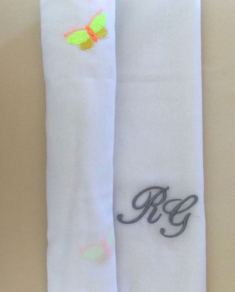 Chèche papillon  BLANC-Broderie Gris & Jaune