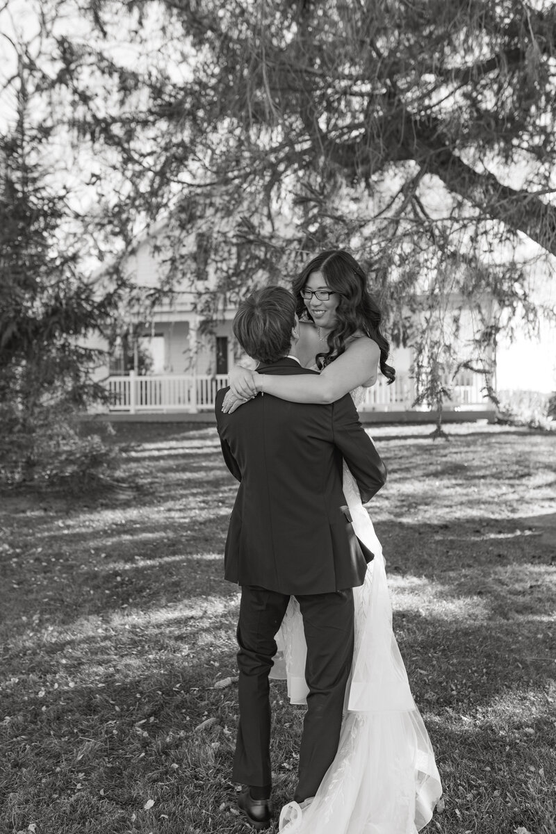 Jessica Frigge Photography is a micro wedding photographer in Wisconsin