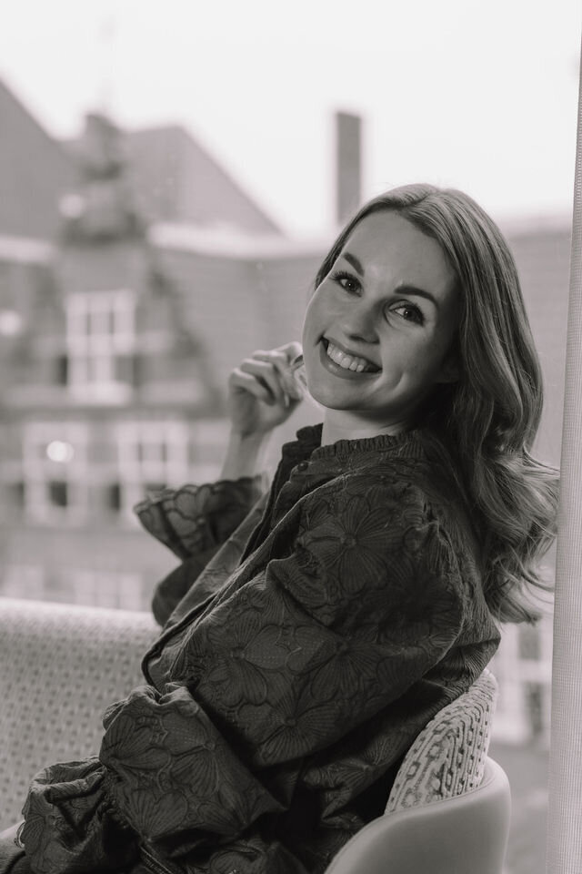 Portret van Rianne, die met passie en precisie werkt als Virtual Executive Assistant voor C-level professionals.