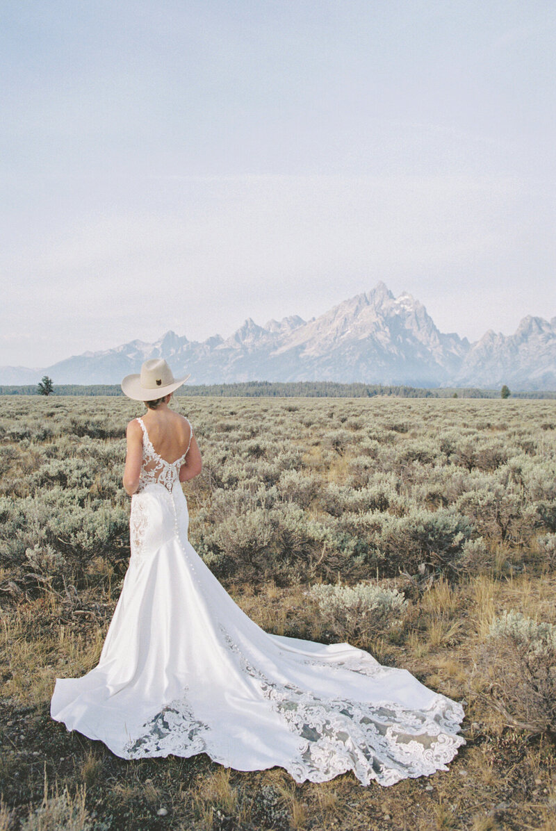 Jackson Hole wedding photographer takes engagement pictures for couple in Grand Teton National Park 