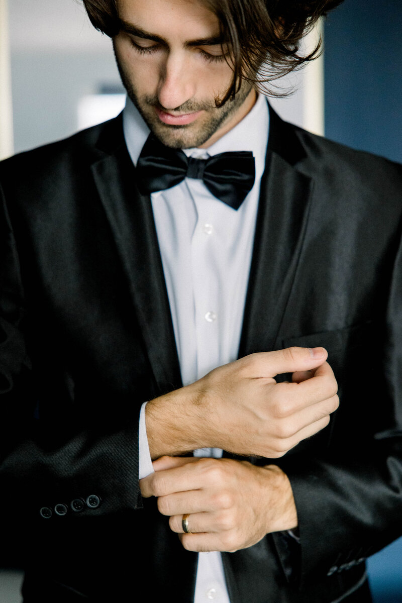 Tiffany Longeway Photography captures a sophisticated moment of the groom adjusting his cufflinks at The Ritz-Carlton, San Francisco. The luxurious and refined ambiance of the venue provides the perfect backdrop for this elegant preparation scene, ideal for couples seeking a high-end and stylish setting for their wedding celebration.