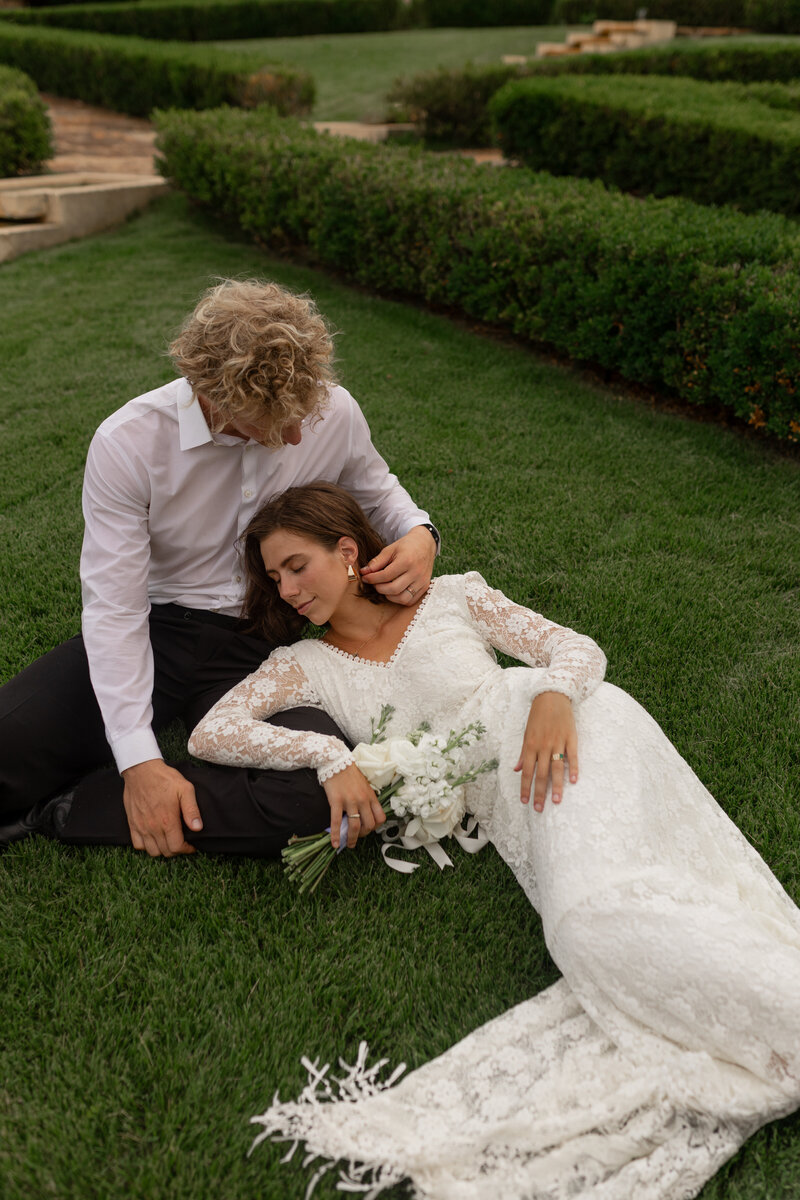 OldMoneyStyledShootPhilbrookMuseumTulsaOklahomaWeddingBloomingEemaPhotography-7659