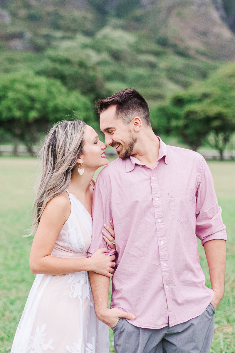 a couple kissing in kualoa regional park