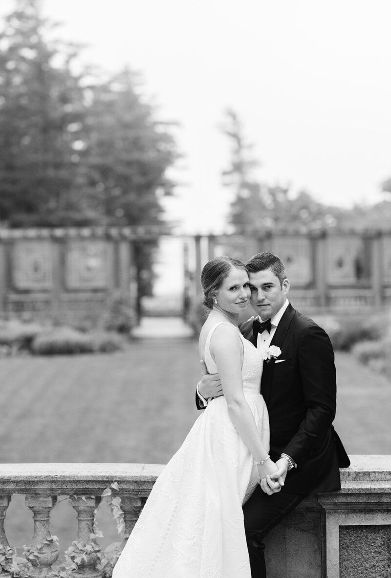 bride-groom-garden-portrait