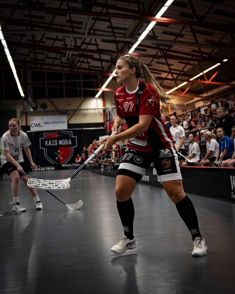 Sportfotografering under match i innebandy i mora