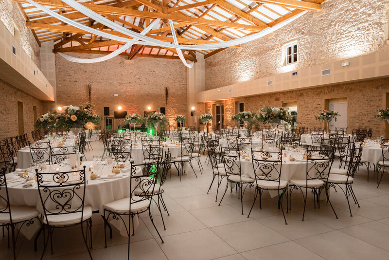 magnifique-salle-de-reception-mariage-domaine-region-lyonnaise