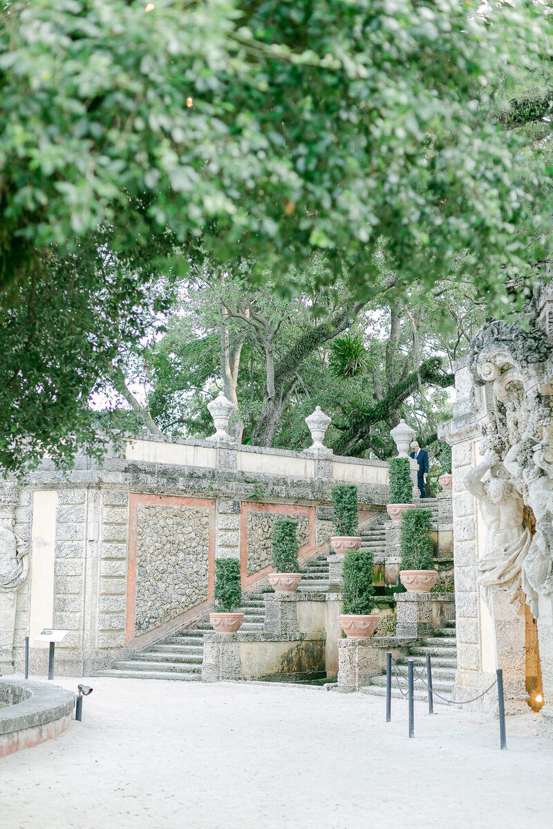 Bridal portraits at Vizcaya Museum and Garden