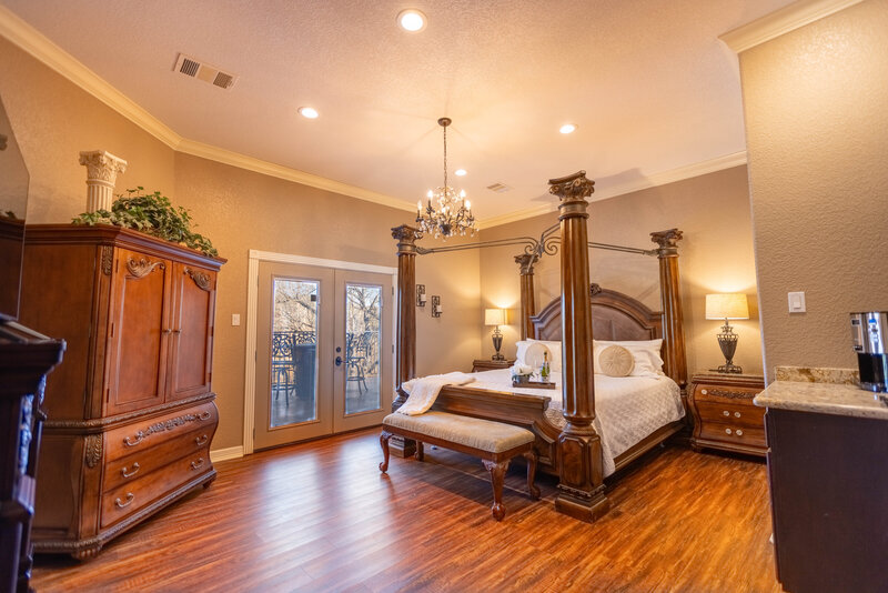 Suite in Wimberley Hotel