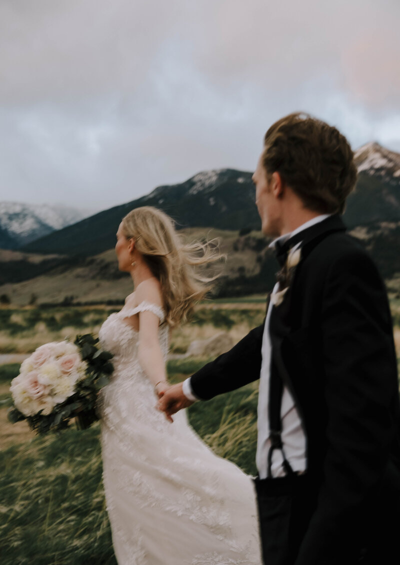 Intimate wedding photographer Montana