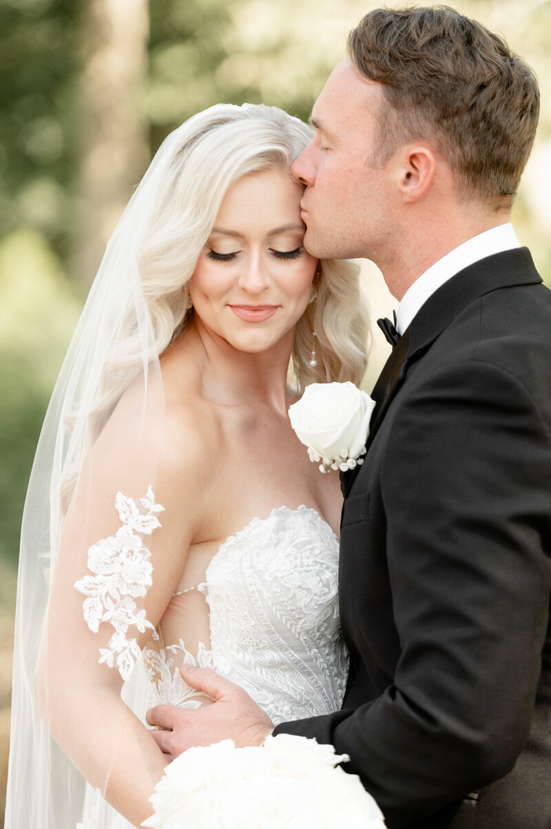 Indiana_Michigan_Wedding Planner_Lizton_Lizton Lodge_Kiss_Bride & Groom_Forever