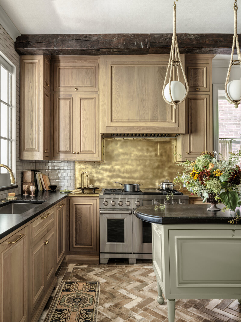 Built in shelves with scalloped detailing