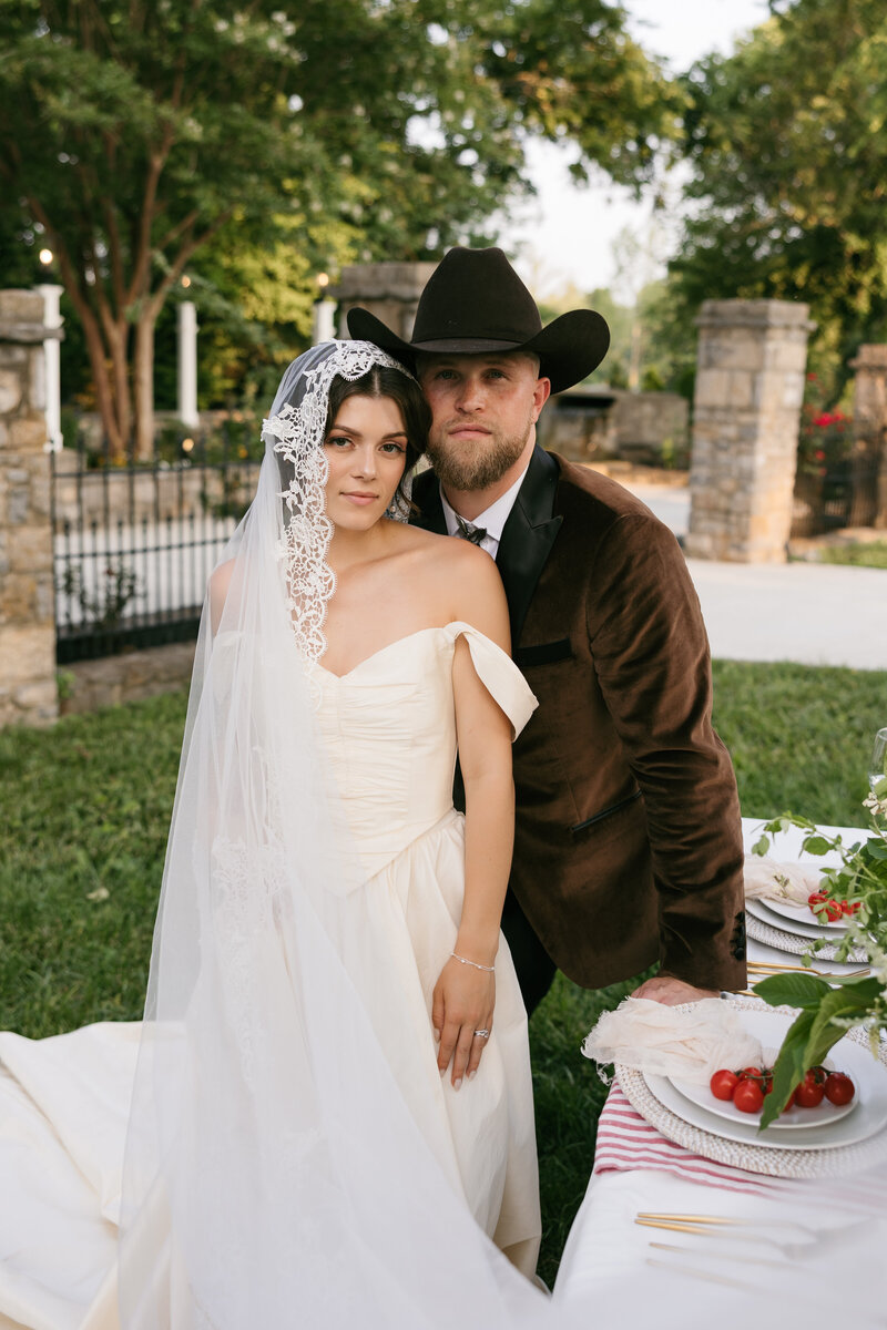 Vibrant image of bride and groom in a cowboy hat at Nashville vineyard wedding