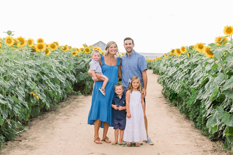 Sunflower-Fields-Family-Session-Wisconsin-11