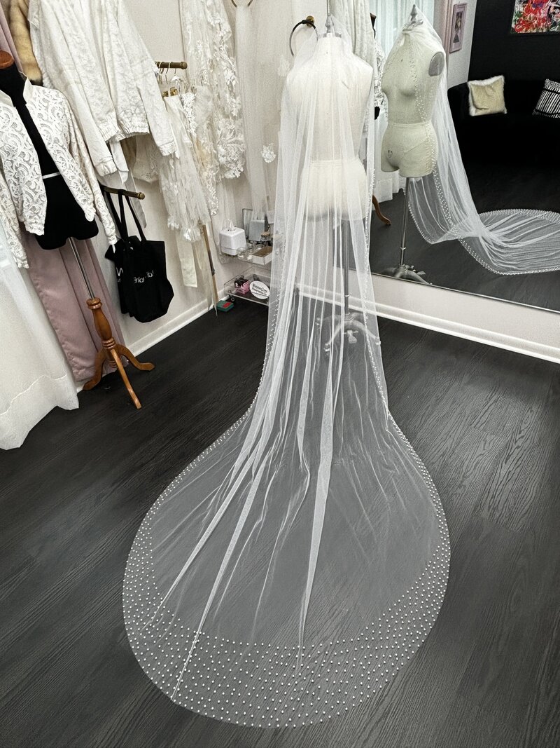 demelis atelier cathedral bridal veil with pearl edging2