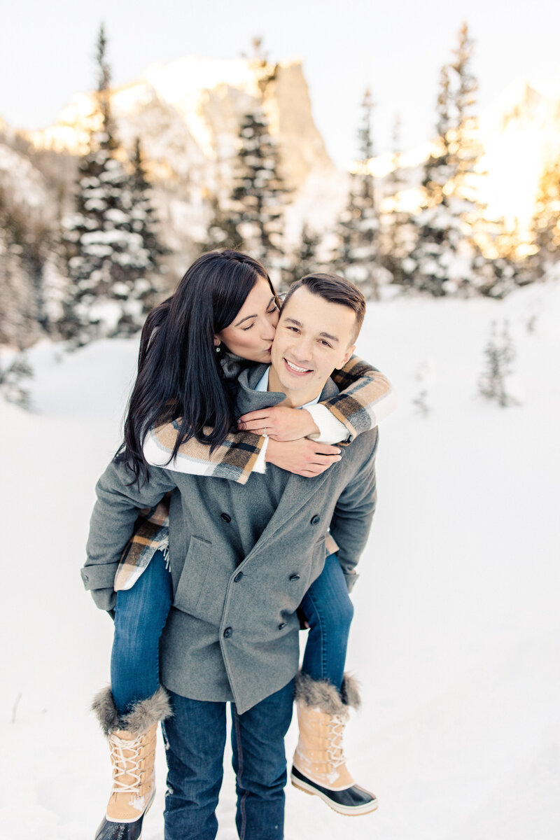 Rocky-Mountain-National-Park-Winter-Engagement-Taylor-Nicole-Photography-9